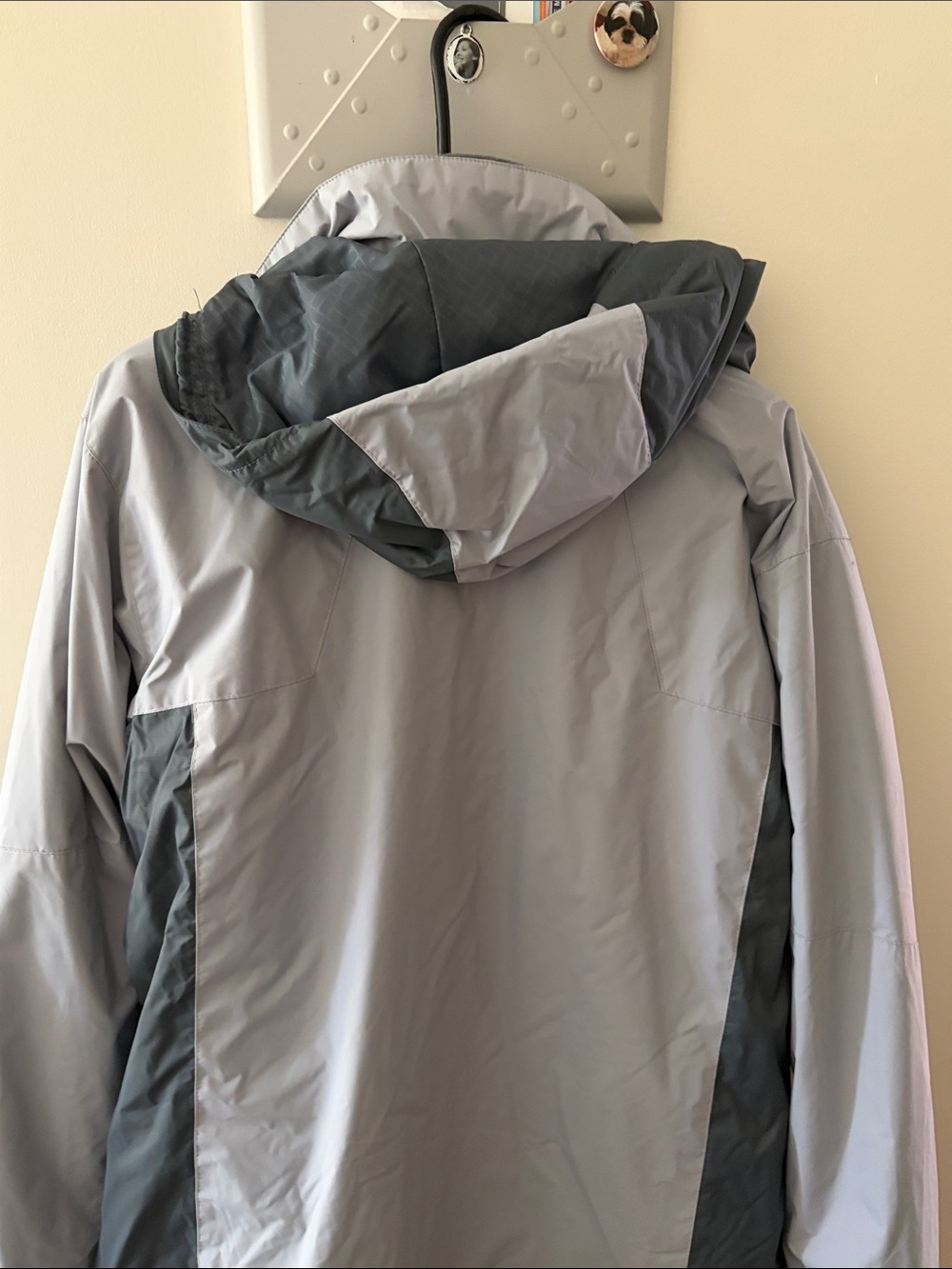 Columbia Light Gray and Dark Gray Hooded Waterproof Interchangeable Jacket (L) - Picture 10 of 14